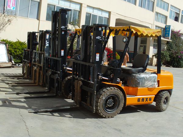 昆明團力叉車租賃服務部 專業設備，高清細節展示